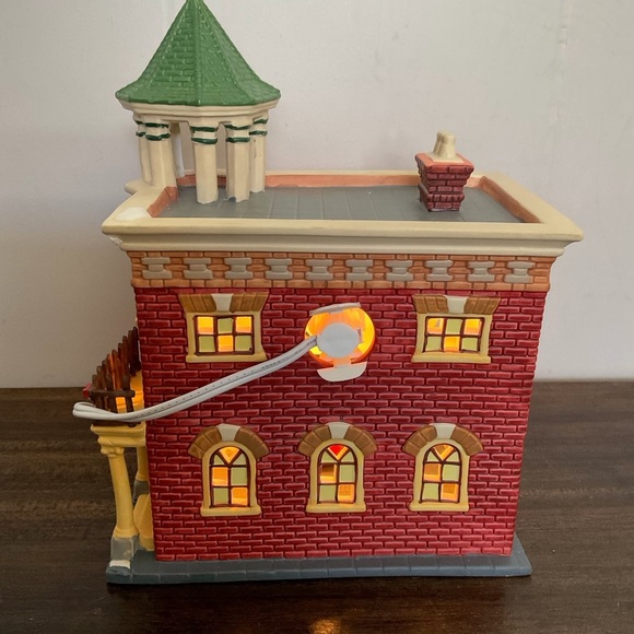 Vintage Heartland Valley Village Fire Station Christmas Village - Picture 6 of 7